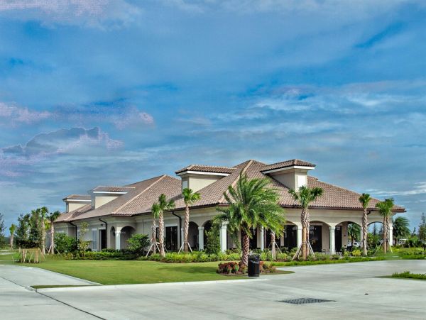Three Bedroom Condo with Great Location & Amenities in Lakewood Ranch