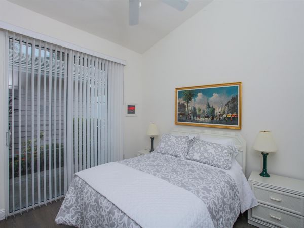 Seasonal Villa with Golf Course View, Community Pool & Tennis Court