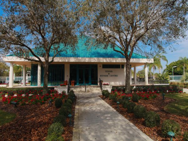 Seasonal Villa with Golf Course View, Community Pool & Tennis Court