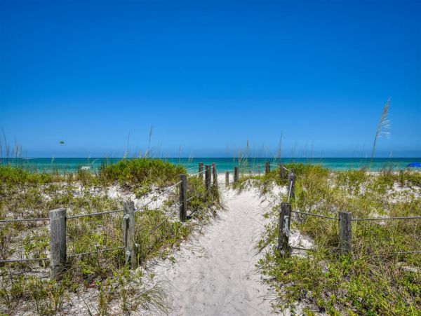 Two Bedroom Bradenton Beach Vacation Condo Close to Beach