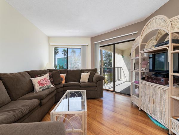 Two Bedroom Bradenton Beach Vacation Condo Close to Beach