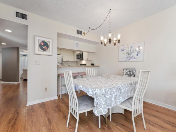 Two Bedroom Bradenton Beach Vacation Condo Close to Beach