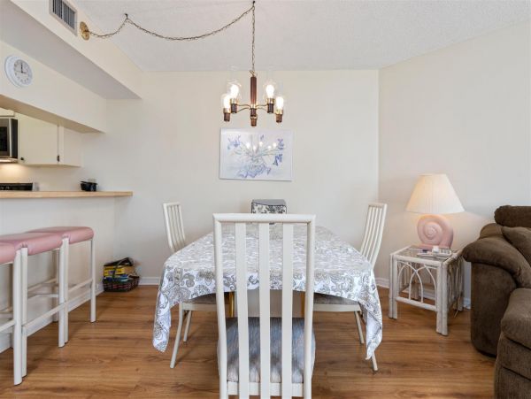 Two Bedroom Bradenton Beach Vacation Condo Close to Beach