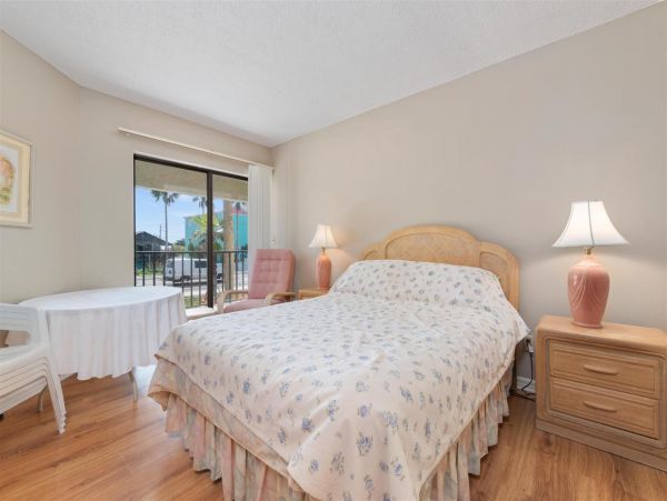 Two Bedroom Bradenton Beach Vacation Condo Close to Beach