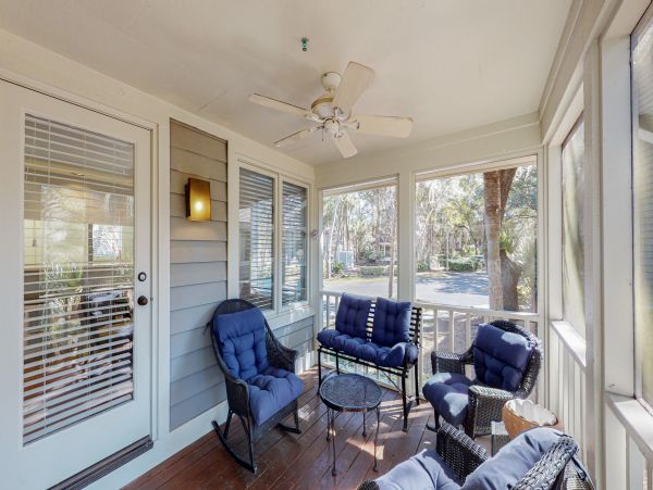 Hilton Head 3 Bedroom Vacation Home BeachAcross the Street
