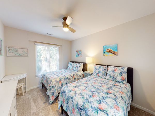 Hilton Head 3 Bedroom Vacation Home BeachAcross the Street