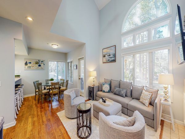 Hilton Head 3 Bedroom Vacation Home BeachAcross the Street