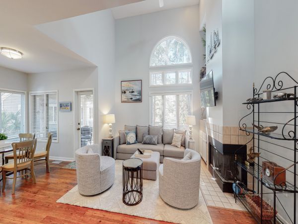 Hilton Head 3 Bedroom Vacation Home BeachAcross the Street