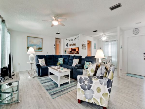 Discover Your Ideal Getaway at Our Cozy Bradenton Home