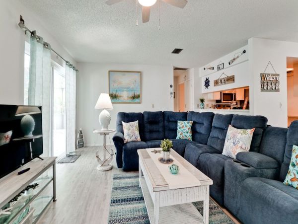 Discover Your Ideal Getaway at Our Cozy Bradenton Home