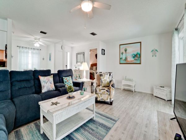 Discover Your Ideal Getaway at Our Cozy Bradenton Home