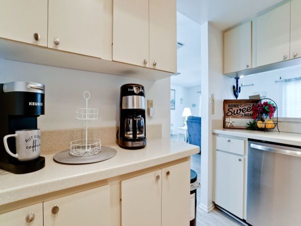 Discover Your Ideal Getaway at Our Cozy Bradenton Home