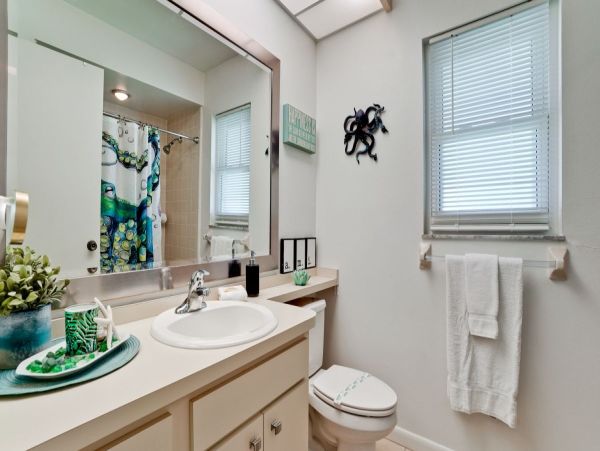 Discover Your Ideal Getaway at Our Cozy Bradenton Home