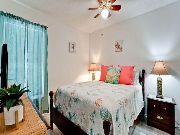 Discover Your Ideal Getaway at Our Cozy Bradenton Home