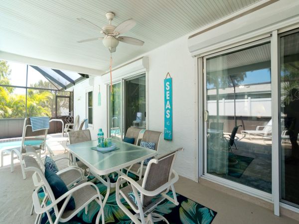 Discover Your Ideal Getaway at Our Cozy Bradenton Home
