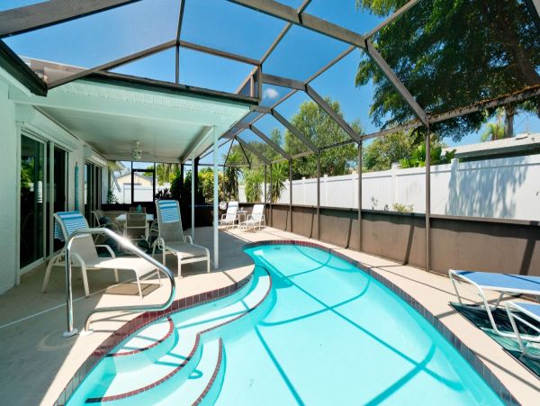 Discover Your Ideal Getaway at Our Cozy Bradenton Home