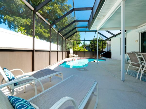 Discover Your Ideal Getaway at Our Cozy Bradenton Home