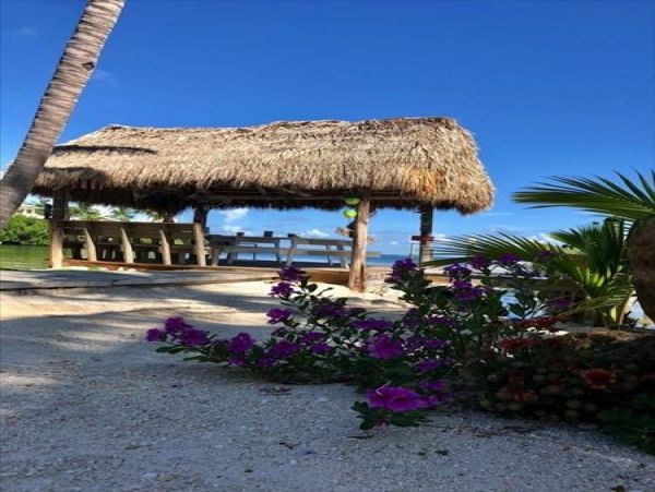Bayfront Vacation Home with Guest House in Islamorada