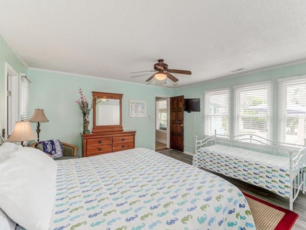 Folly Beach Home 1019531