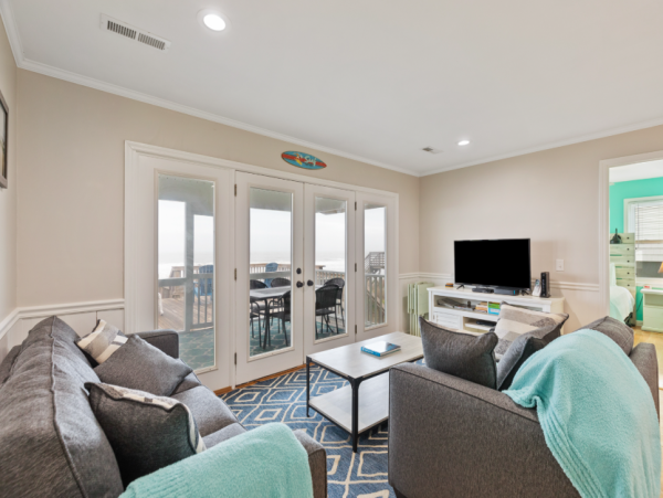 Charming Oceanfront Getaway with 4-Bedrooms on Folly Beach