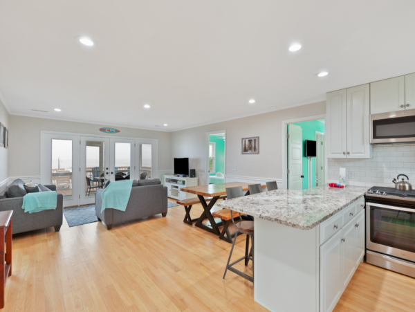 Charming Oceanfront Getaway with 4-Bedrooms on Folly Beach