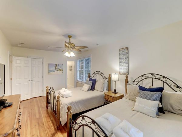 Folly Beach Home 1019563