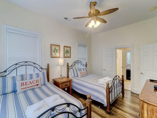 Folly Beach Home 1019563