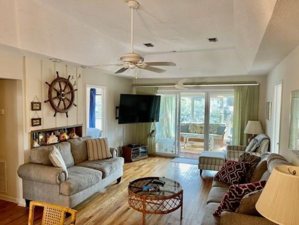 Folly Beach Home 1019601