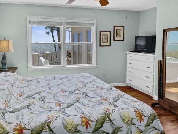 Folly Beach Home 1019602