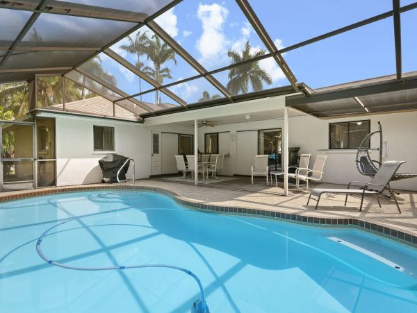 Short Drive to Beaches Lovely Seasonal Pool Vacation Home