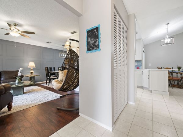 Short Drive to Beaches Lovely Seasonal Pool Vacation Home