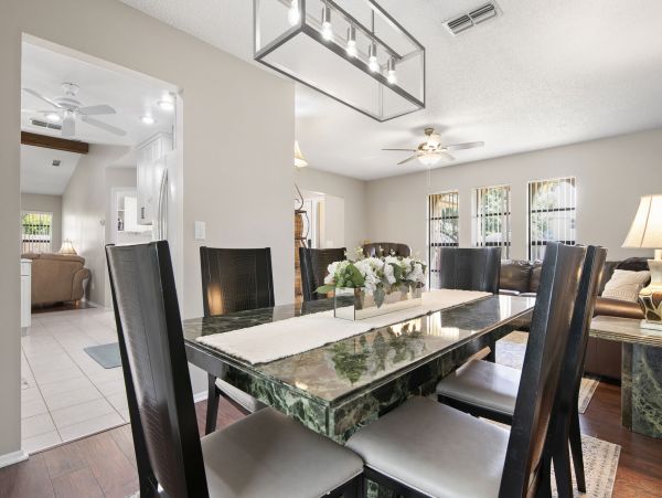 Short Drive to Beaches Lovely Seasonal Pool Vacation Home