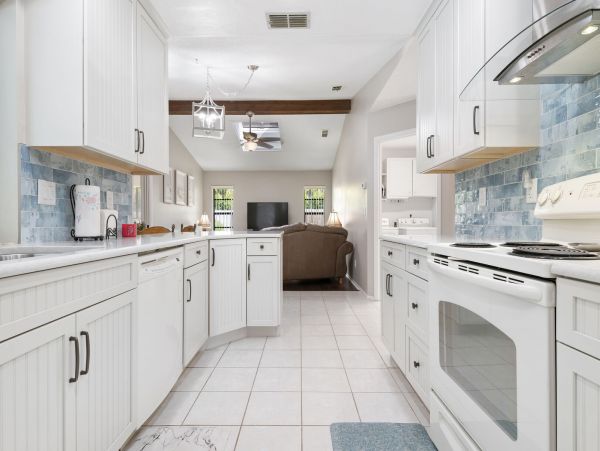 Short Drive to Beaches Lovely Seasonal Pool Vacation Home
