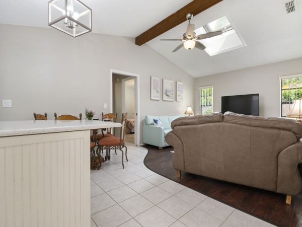 Short Drive to Beaches Lovely Seasonal Pool Vacation Home