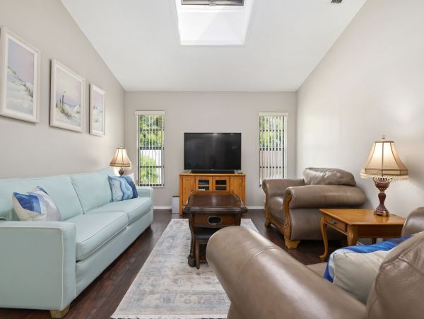Short Drive to Beaches Lovely Seasonal Pool Vacation Home