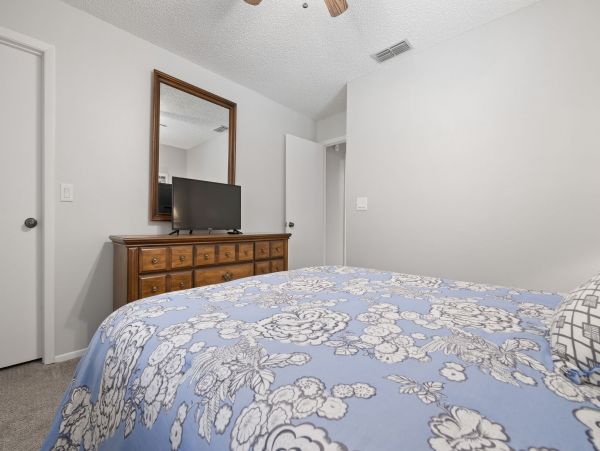 Short Drive to Beaches Lovely Seasonal Pool Vacation Home