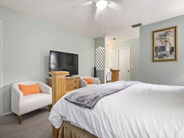 Short Drive to Beaches Lovely Seasonal Pool Vacation Home