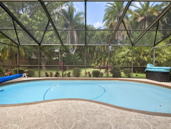 Short Drive to Beaches Lovely Seasonal Pool Vacation Home