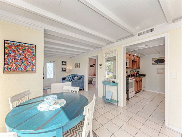 Holmes Beach Two Bedroom Vacation Pool Home Close to Beach
