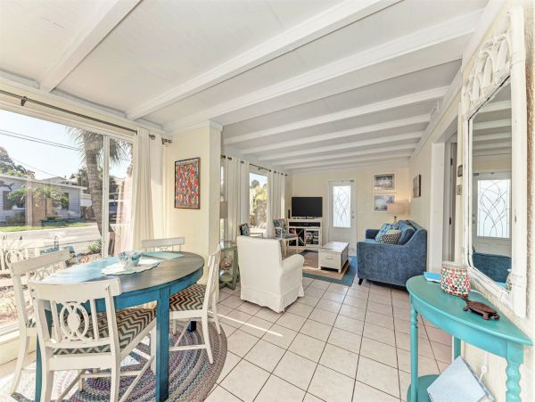 Holmes Beach Two Bedroom Vacation Pool Home Close to Beach