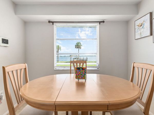 Waterfront 3 Bedroom Home with Dock Sleeps 6