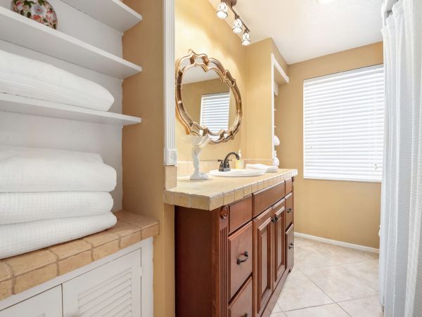 Waterfront 3 Bedroom Home with Dock Sleeps 6