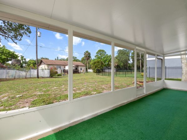 Waterfront 3 Bedroom Home with Dock Sleeps 6
