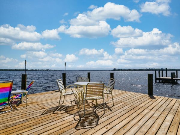 Waterfront 3 Bedroom Home with Dock Sleeps 6