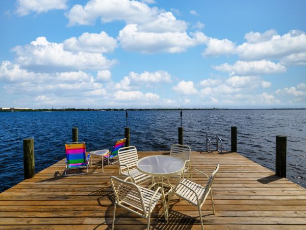 Waterfront 3 Bedroom Home with Dock Sleeps 6