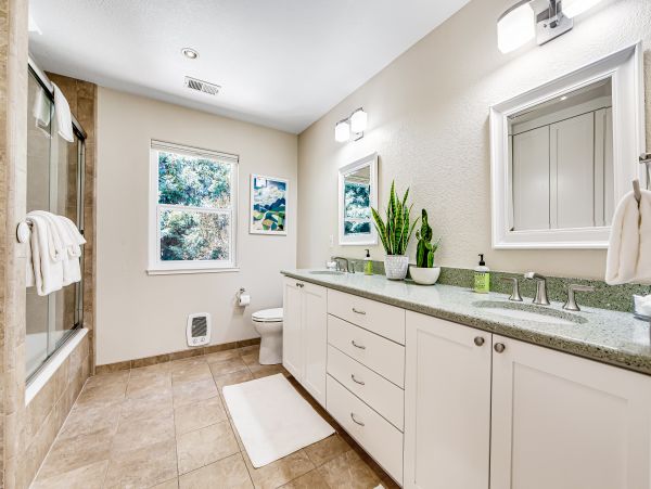 Forestville Vineyard Home 4 Bedrooms & Private Pool
