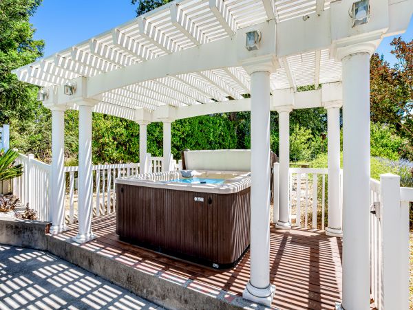 Forestville Vineyard Home 4 Bedrooms & Private Pool