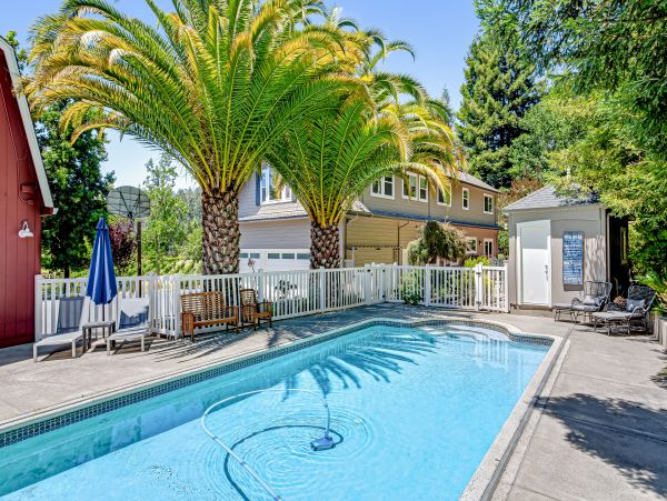 Forestville Vineyard Home 4 Bedrooms & Private Pool