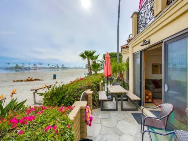Bay Front Three Bedroom Vacation Villa in Mission Beach