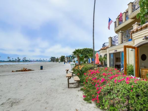 Bay Front Three Bedroom Vacation Villa in Mission Beach